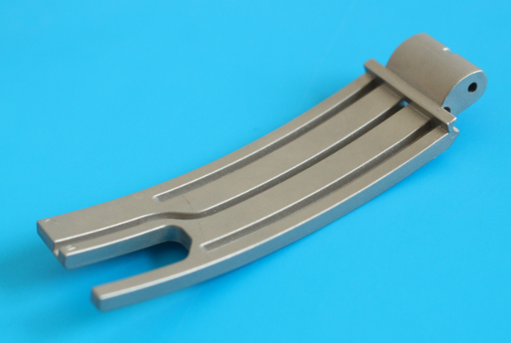 ���M����